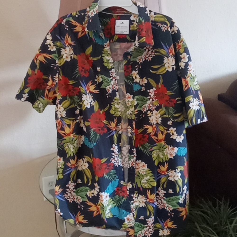 Hawaiian Print Button Up Shirt - Picture 1 of 3